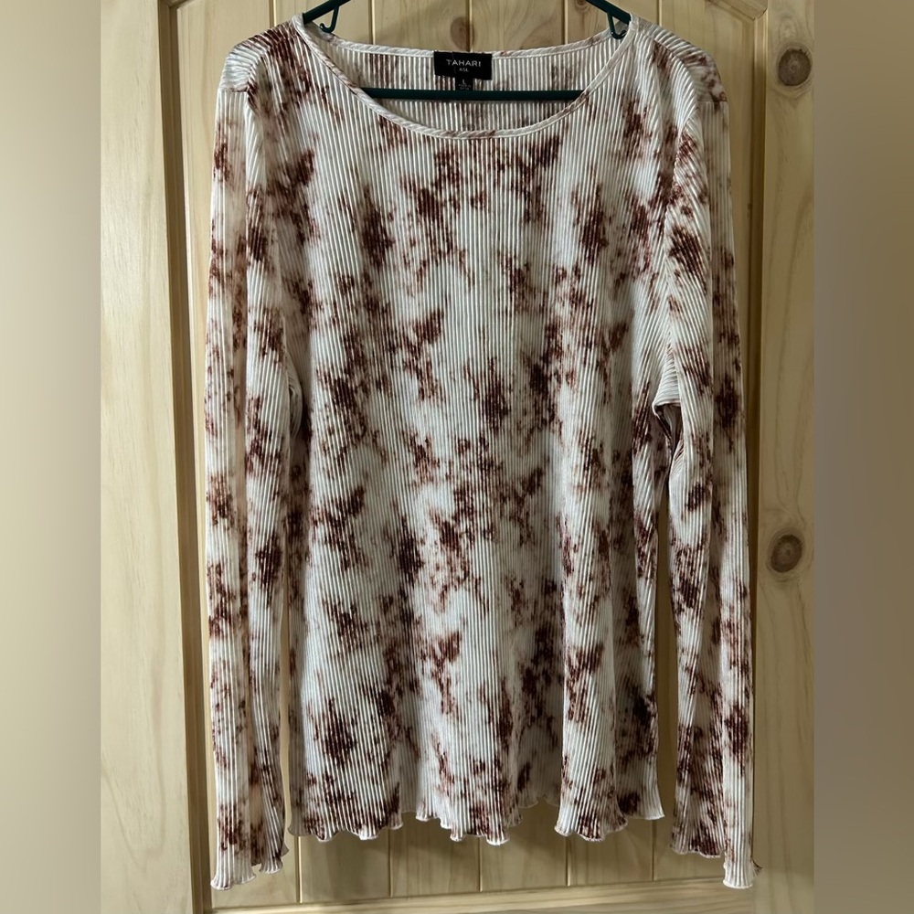 Tahari ladies large flowy tiedye long sleeve